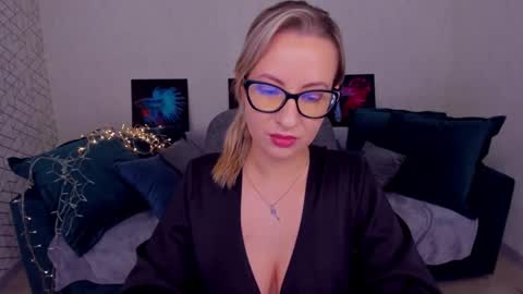 Elisabeth online show from 03/12/25, 03:51