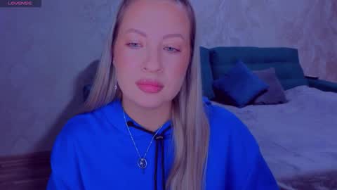 Elisabeth online show from 10/13/25, 09:04