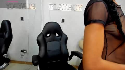 elisabettamonroy online show from 11/18/25, 03:27