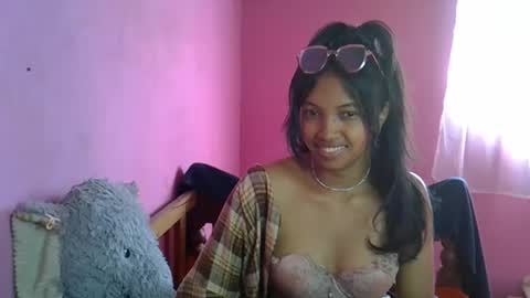Snapshot of elisah01 chatting on 05/25/26, 05:46 elisah01 online show from 05/25/26, 05:46