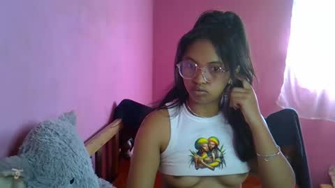 Snapshot of elisah01 chatting on 05/27/26, 05:59 elisah01 online show from 05/27/26, 05:59