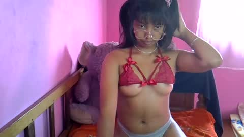 Snapshot of elisah01 chatting on 06/17/26, 05:32 elisah01 online show from 06/17/26, 05:32