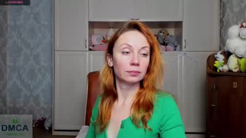 Snapshot of elisefoxy chatting on 02/19/25, 06:22 Elise online show from 02/19/25, 06:22