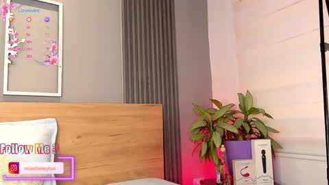 Elise Play Boobs online show from 05/21/26, 04:47