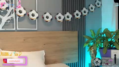 Elise Play Boobs online show from 07/04/26, 10:16