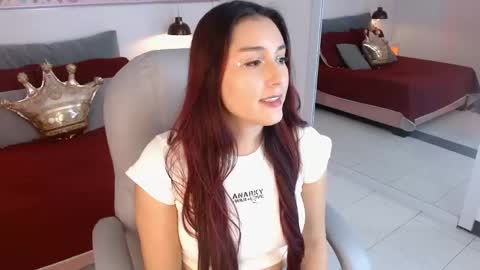 Snapshot of elisevalmont chatting on 04/26/26, 03:37 ELISE online show from 04/26/26, 03:37