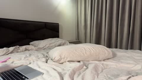 Snapshot of elisonnina chatting on 01/18/25, 09:02 Nina online show from 01/18/25, 09:02