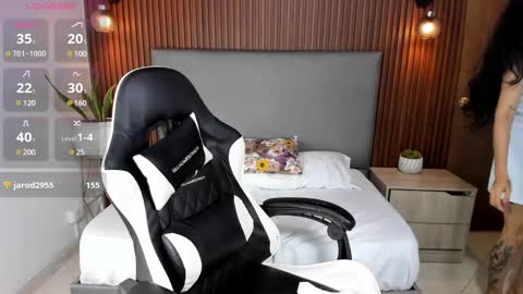 Snapshot of elissa_iris chatting on 12/12/24, 11:25 E L I S S A online show from 12/12/24, 11:25