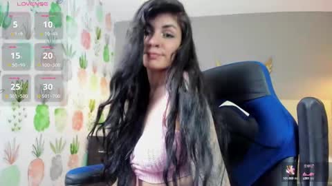 Snapshot of elissa_iris chatting on 12/18/24, 07:30 E L I S S A online show from 12/18/24, 07:30