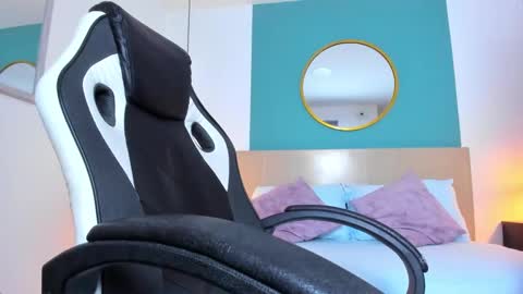 Snapshot of elissa_iris chatting on 02/12/25, 02:14 E L I S S A online show from 02/12/25, 02:14