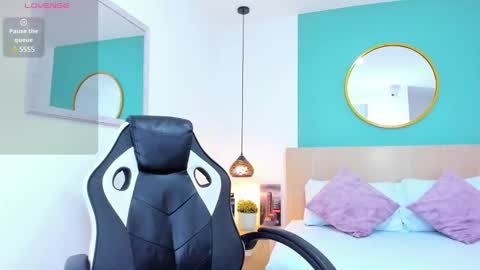 Snapshot of elissa_iris chatting on 02/14/25, 02:07 E L I S S A online show from 02/14/25, 02:07