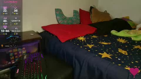 Snapshot of elisuarez_ chatting on 09/13/25, 04:56 Eliss online show from 09/13/25, 04:56