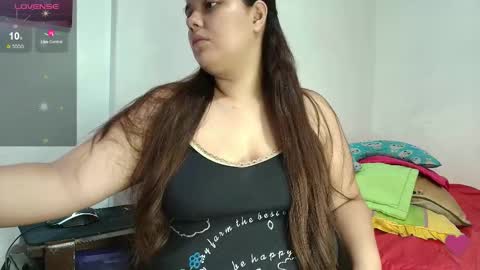 Snapshot of elisuarez_ chatting on 09/25/25, 04:05 Eliss online show from 09/25/25, 04:05