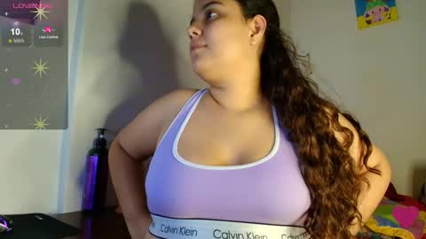 Snapshot of elisuarez_ chatting on 10/10/25, 05:39 Eliss online show from 10/10/25, 05:39