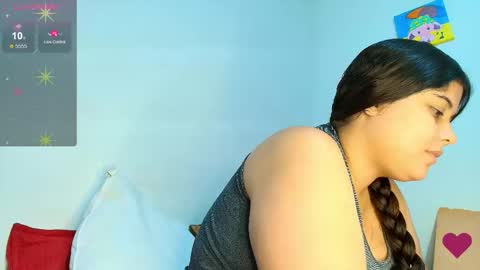 Snapshot of elisuarez_ chatting on 10/16/25, 05:19 Eliss online show from 10/16/25, 05:19