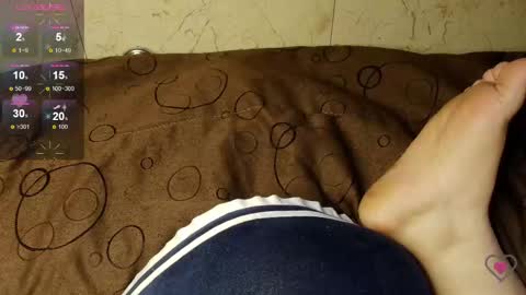 Snapshot of elisuarez_ chatting on 10/17/25, 06:05 Eliss online show from 10/17/25, 06:05