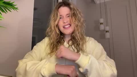 Stephanie online show from 04/03/26, 09:35