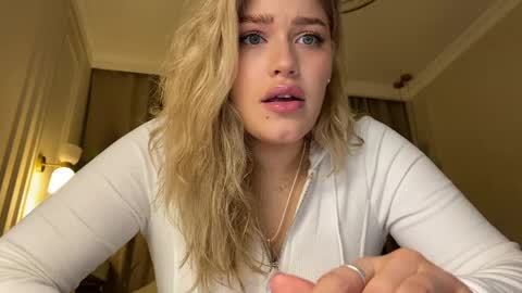 Stephanie online show from 04/17/26, 07:28