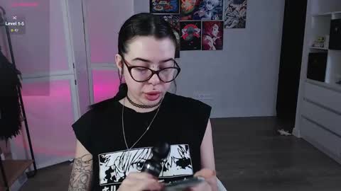 Snapshot of eliza_benet_ chatting on 01/20/25, 02:32 Ari online show from 01/20/25, 02:32