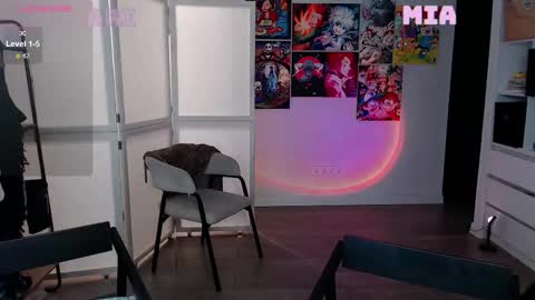 Snapshot of eliza_benet_ chatting on 10/03/25, 03:42 Ari online show from 10/03/25, 03:42