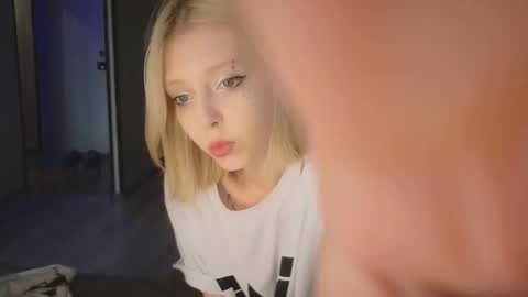 Elizabeth online show from 09/12/25, 12:38