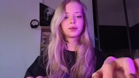 Elizabeth online show from 03/06/26, 02:24