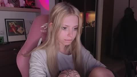 Elizabeth online show from 03/25/26, 06:47