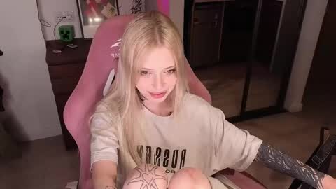 Elizabeth online show from 03/26/26, 05:07