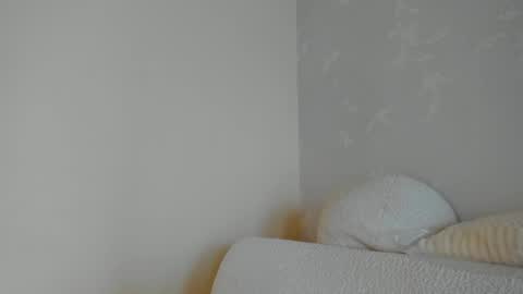 Snapshot of eliza_sanz chatting on 02/15/25, 09:26 My name is ElizaPVT is open online show from 02/15/25, 09:26