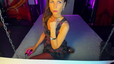 Snapshot of elizabe_th chatting on 03/10/25, 09:32 Elizabethangel online show from 03/10/25, 09:32