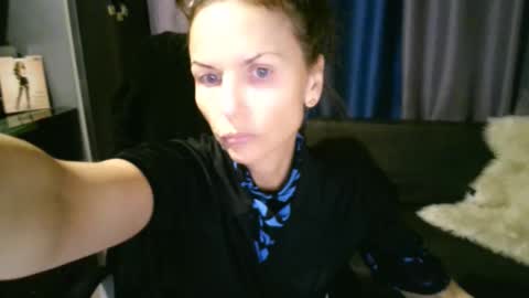 Snapshot of elizabe_th chatting on 10/15/25, 05:46 Elizabethangel online show from 10/15/25, 05:46