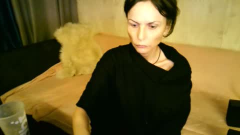 Snapshot of elizabe_th chatting on 10/18/25, 08:53 Elizabethangel online show from 10/18/25, 08:53
