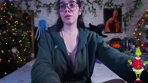 Snapshot of elizabeth77_ chatting on 12/23/24, 01:13 Elizabeth online show from 12/23/24, 01:13