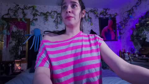 Snapshot of elizabeth77_ chatting on 01/18/25, 01:08 Elizabeth online show from 01/18/25, 01:08
