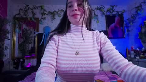 Snapshot of elizabeth77_ chatting on 02/17/25, 10:18 Elizabeth online show from 02/17/25, 10:18