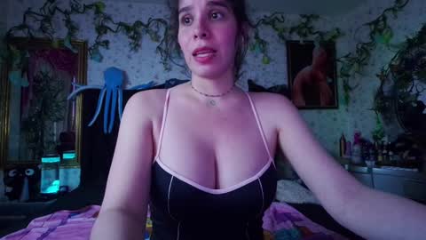 Snapshot of elizabeth77_ chatting on 02/18/25, 08:14 Elizabeth online show from 02/18/25, 08:14