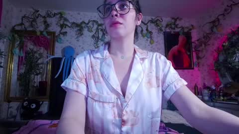 Snapshot of elizabeth77_ chatting on 02/22/25, 12:19 Elizabeth online show from 02/22/25, 12:19