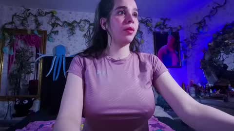 Snapshot of elizabeth77_ chatting on 02/25/25, 10:04 Elizabeth online show from 02/25/25, 10:04