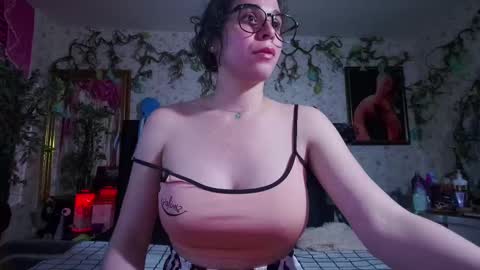 Snapshot of elizabeth77_ chatting on 09/20/25, 10:22 Elizabeth online show from 09/20/25, 10:22