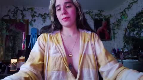 Snapshot of elizabeth77_ chatting on 10/13/25, 08:20 Elizabeth online show from 10/13/25, 08:20