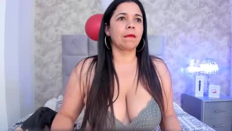 Elizabeth online show from 03/03/25, 01:10