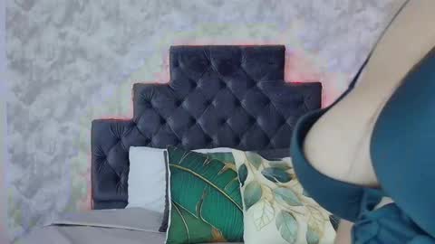 Elizabeth online show from 04/15/26, 09:04