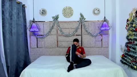 Snapshot of elizabeth_ggh chatting on 12/29/24, 08:58 Girl Melanie And boys Neithan Alex online show from 12/29/24, 08:58