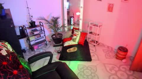 Elizabeth Martinez online show from 11/27/25, 10:45