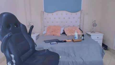 Elizabeth  online show from 05/15/26, 11:45