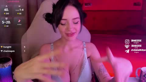 Snapshot of elizabethbritanny chatting on 02/02/25, 11:42 Adele online show from 02/02/25, 11:42