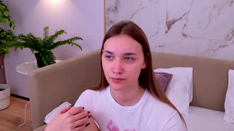 Snapshot of elizabethcash chatting on 02/22/25, 07:36 Elizabeth online show from 02/22/25, 07:36