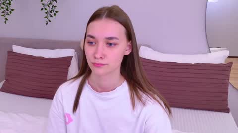 Snapshot of elizabethcash chatting on 03/01/25, 01:53 Elizabeth online show from 03/01/25, 01:53