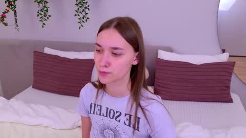 Snapshot of elizabethcash chatting on 03/05/25, 10:32 Elizabeth online show from 03/05/25, 10:32