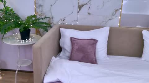 Snapshot of elizabethcash chatting on 01/13/26, 04:45 Elizabeth online show from 01/13/26, 04:45